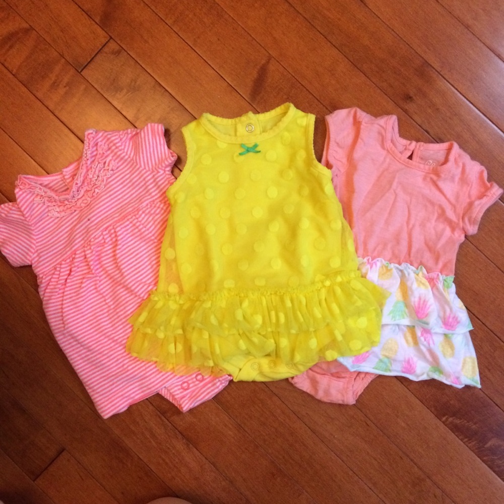 🎉3 for $25🎉 Baby girl 3 Month Onesie Bundle